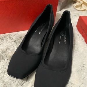 NWT Comfortable Donald Pliners